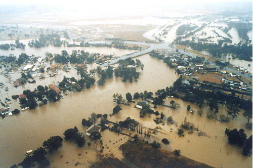 Flood looking upstream to Milperra Bridge 1986