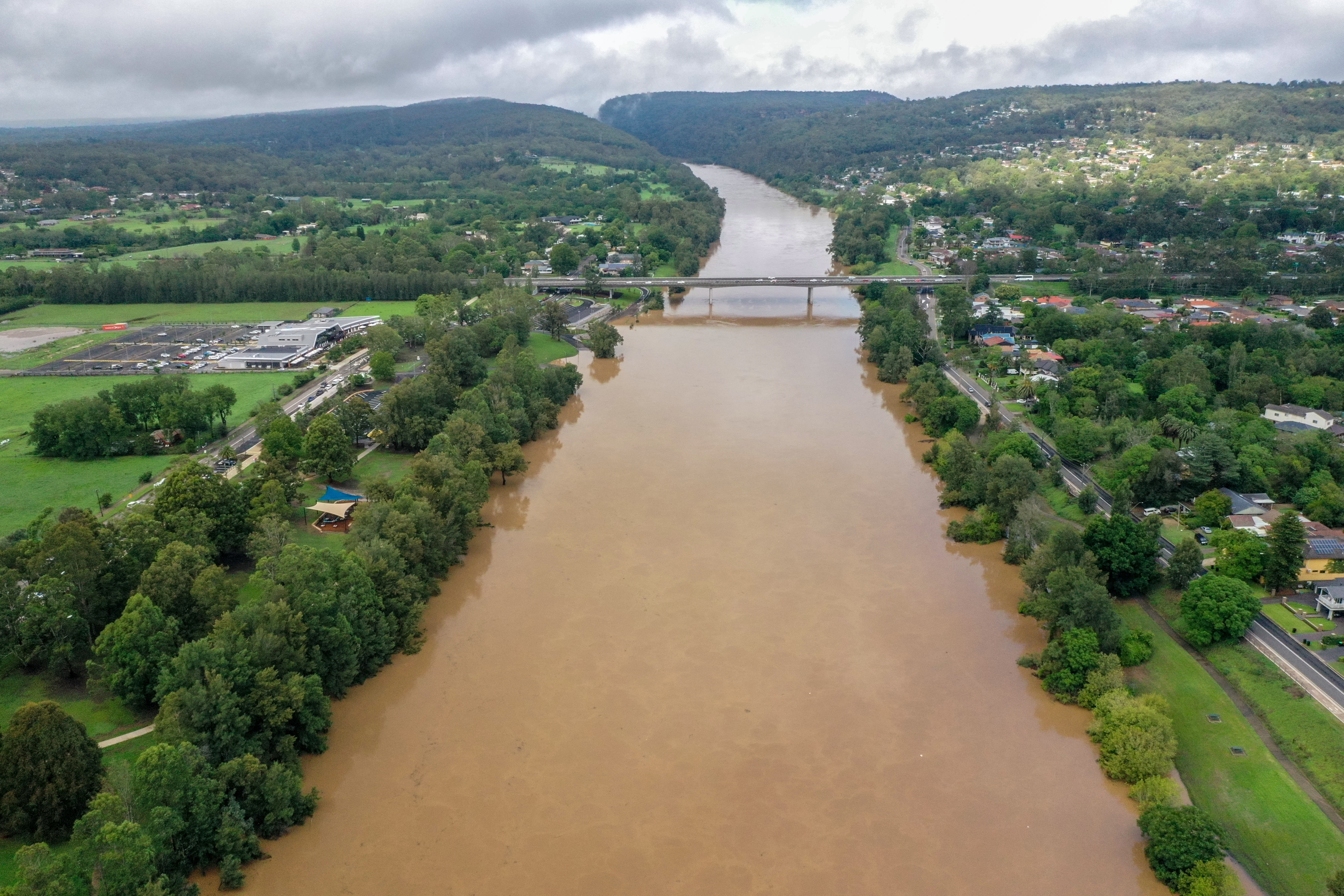 flooded-nepean-river