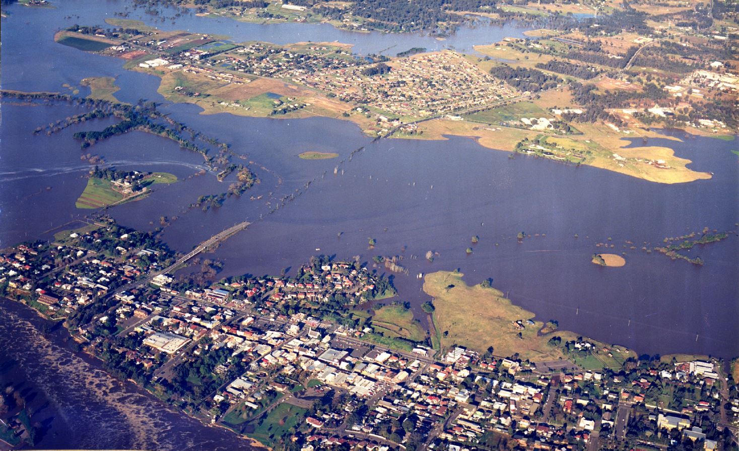 flooding-at-windsor-to-mcgraths-hill-1988