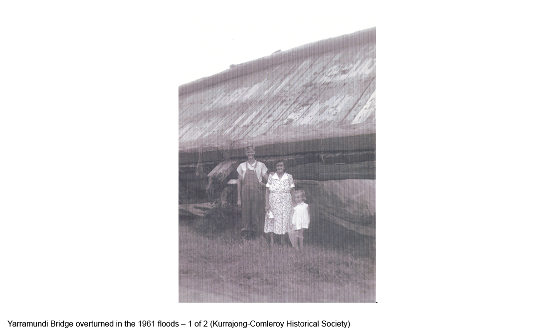 Yarramundi Bridge overturned in the 1961 floods (Kurrajong-Comleroy Historical Society)